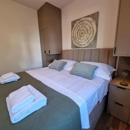 Apartment Atrium, Broutalla & Belvedere Luxury Kozino